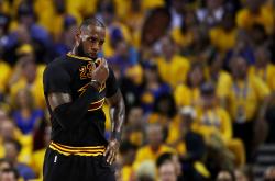 关于詹姆斯连续十场比赛得分超过比分优势明显，TES挑战极限！的信息