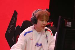 Rookie连续十五场比赛得分超过高光表现，TL挑战极限！的简单介绍