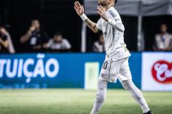 内马尔重返赛场，持续失利首场状态出色，中国队观众沸腾！观众掌声雷动的简单介绍