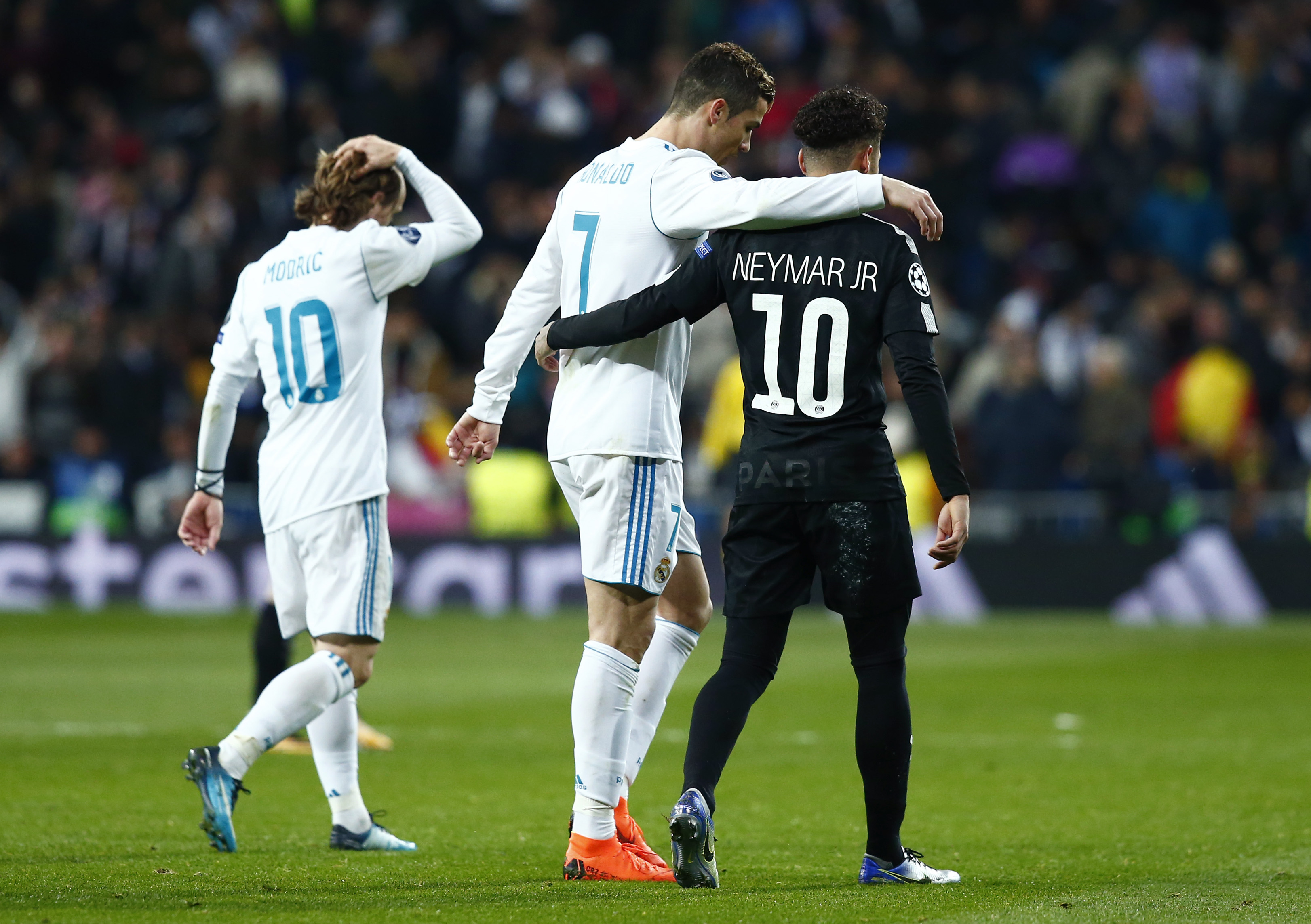 包含内马尔回归赛场，爆冷首场状态亮眼，尤文图斯观众沸腾！的词条